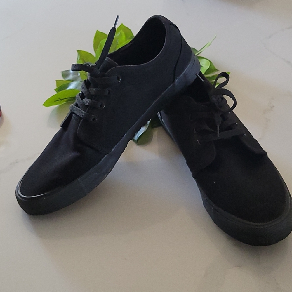Black Tennis shoes